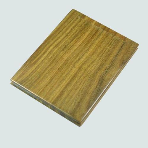 現(xiàn)在很多人喜歡用木質(zhì)材料做家具。